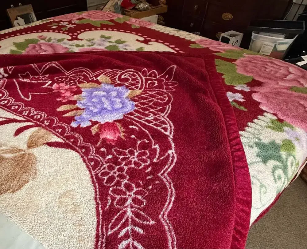 Vintage Korean-Style Heavyweight 2-Ply Raschel Floral Rose Print Plush Blanket